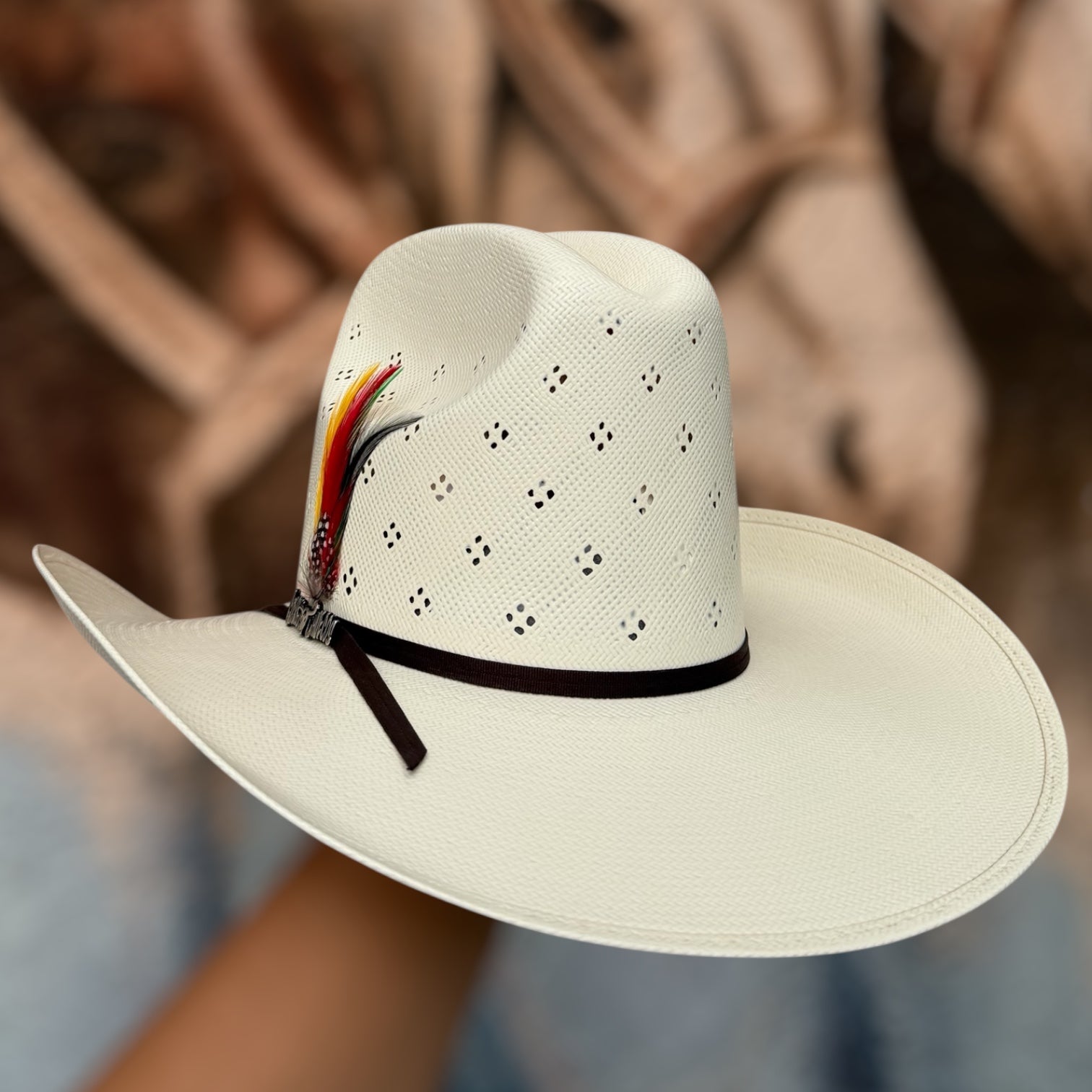 Sombrero 100X Cuernos Chuecos “Trebol” Estilo Jalisco Copa Alta 5.5” Falda 4.25”