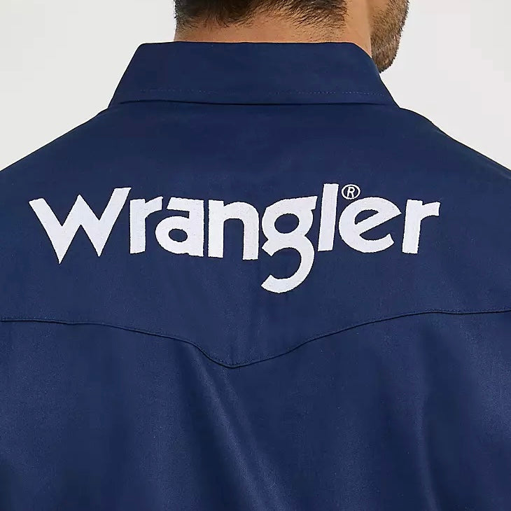 Men’s Wrangler Logo Long Sleeve Button Down Solid Shirt